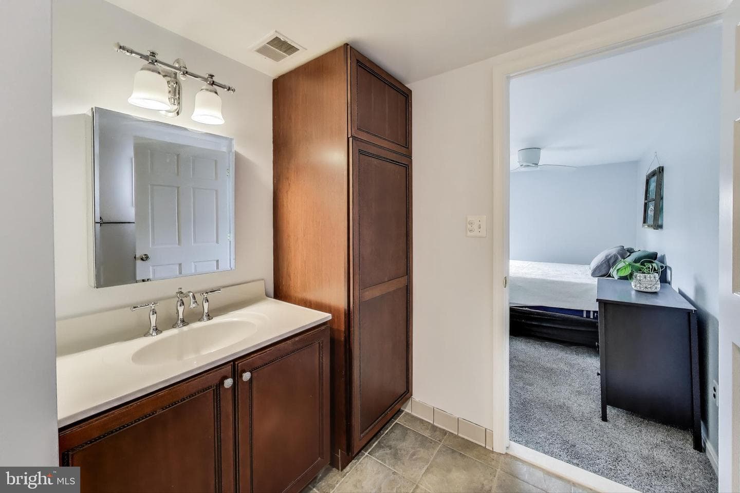 805 Islington Street photo 31