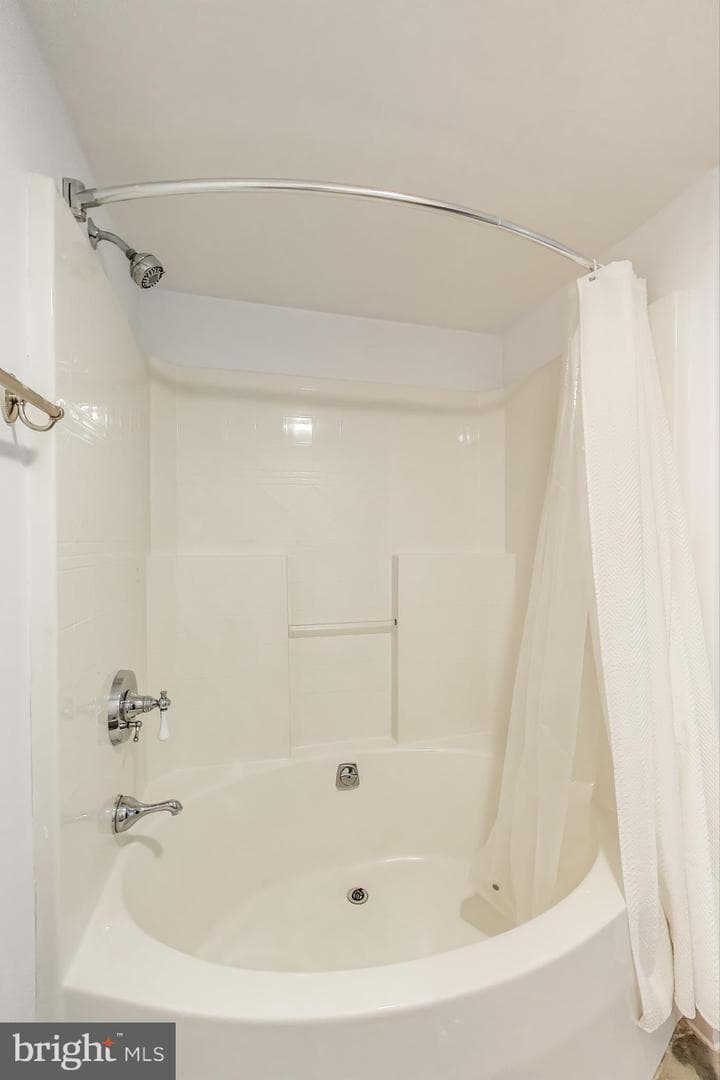 805 Islington Street photo 32