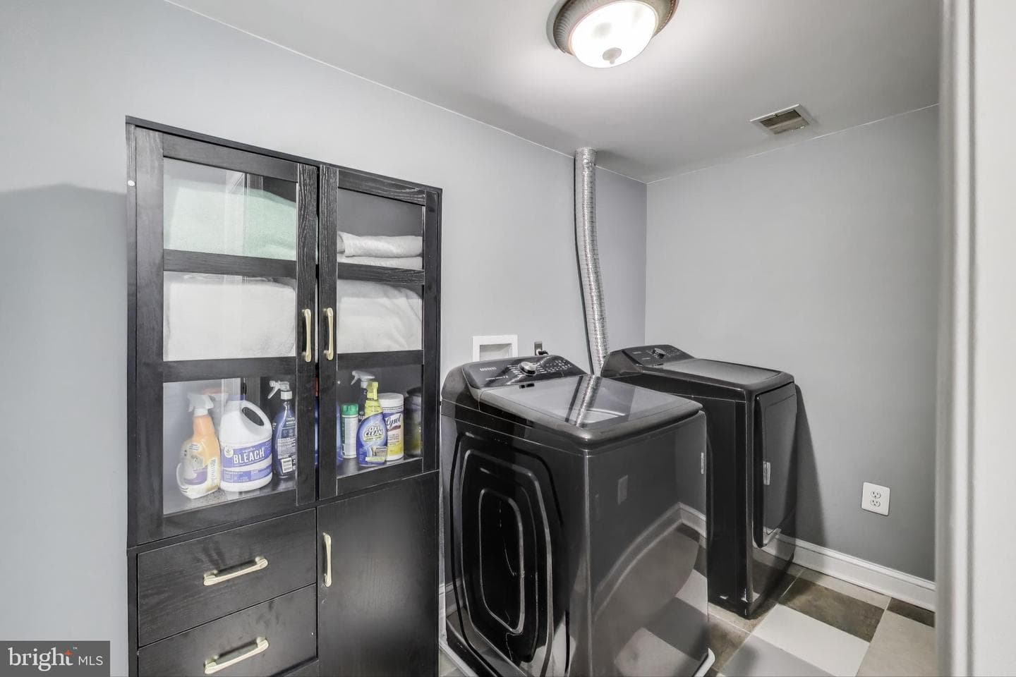 805 Islington Street photo 35