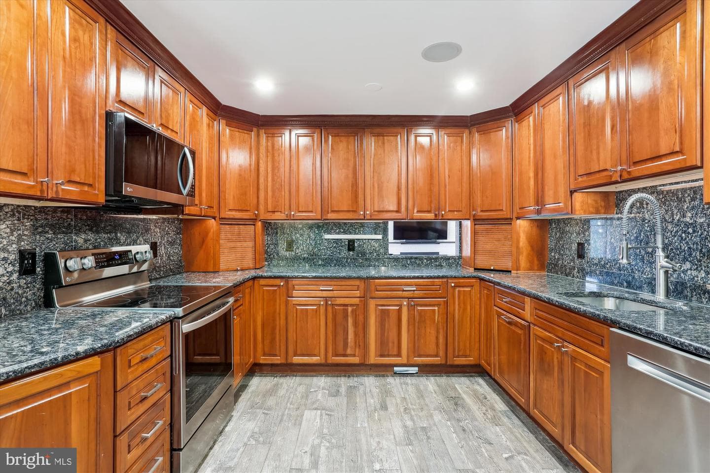 12323 Overpond Way photo 25