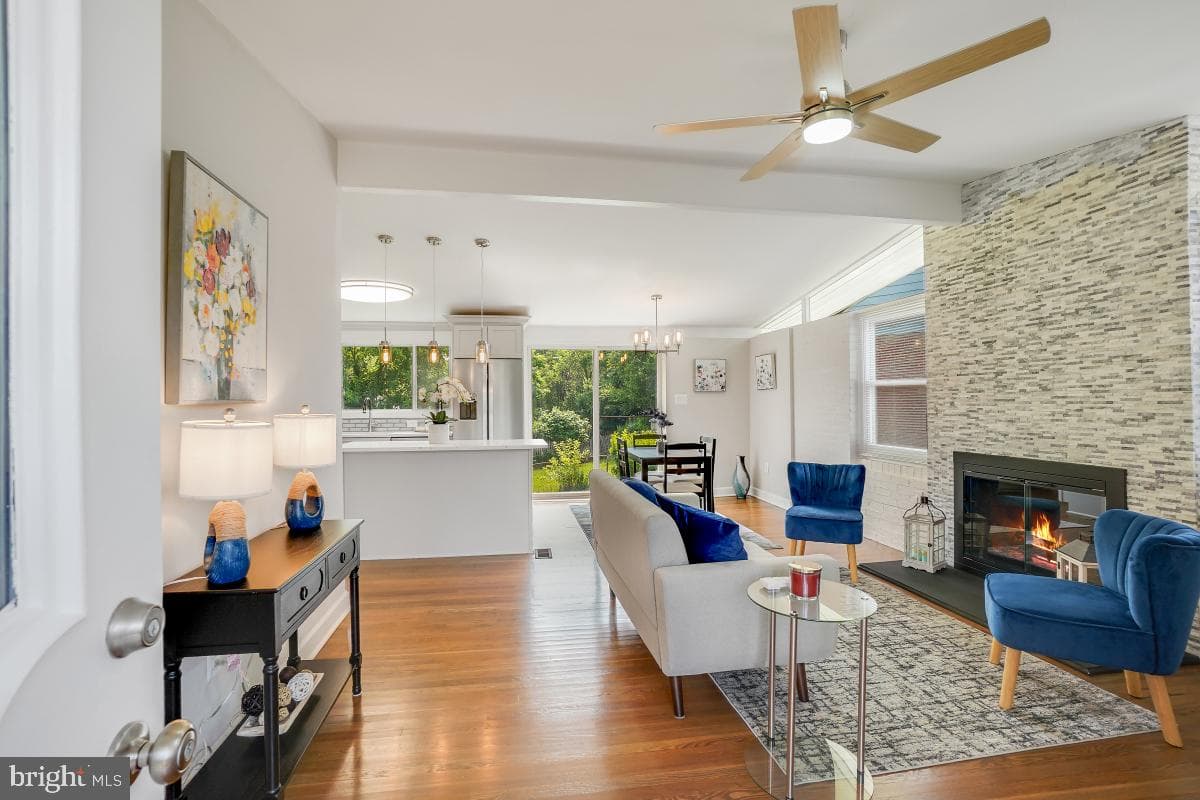 409 University Boulevard W