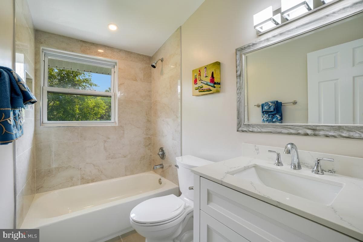 409 University Boulevard W photo 12