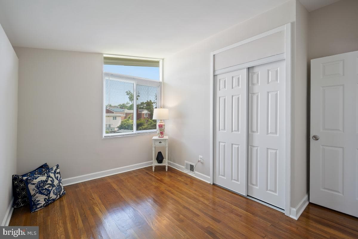 409 University Boulevard W photo 14
