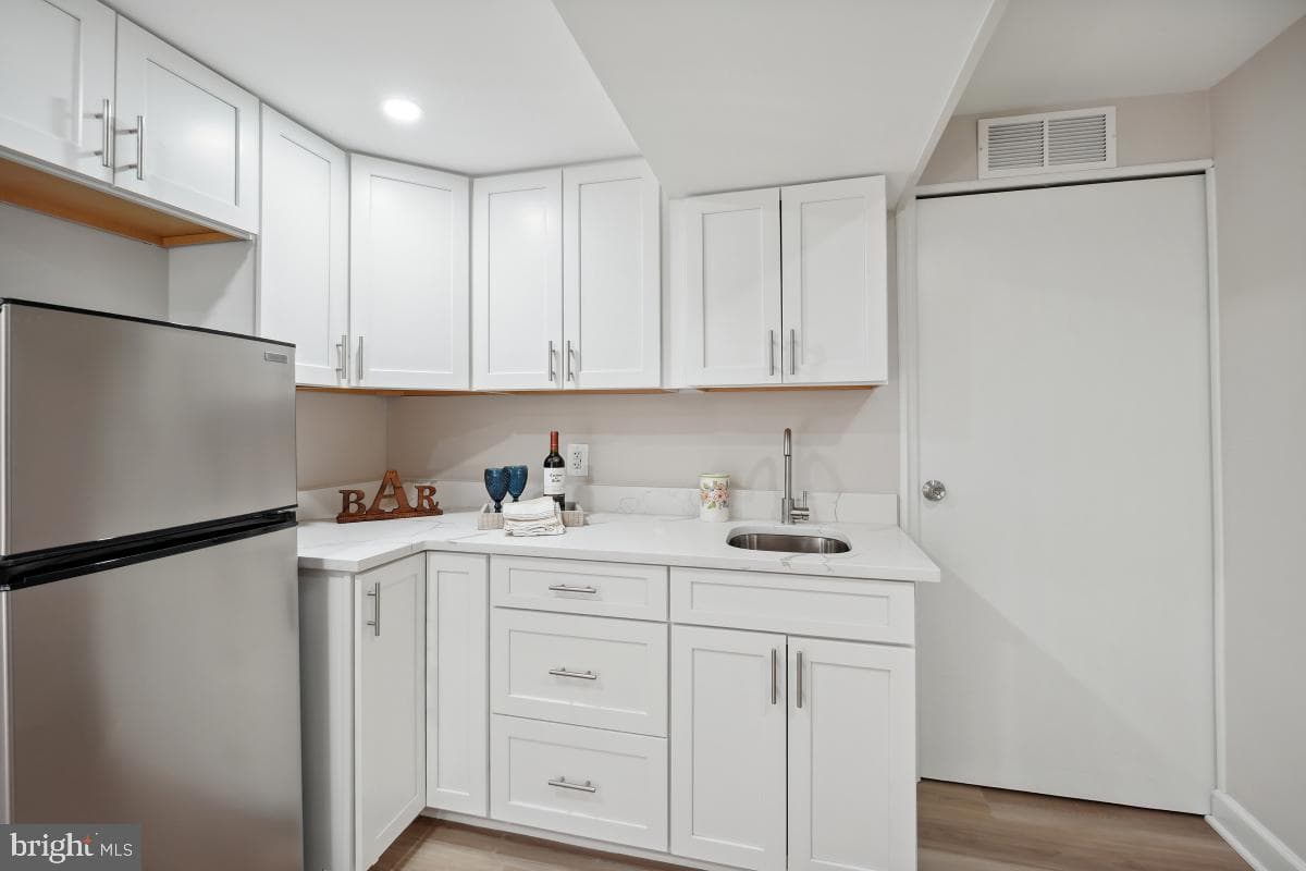409 University Boulevard W photo 19