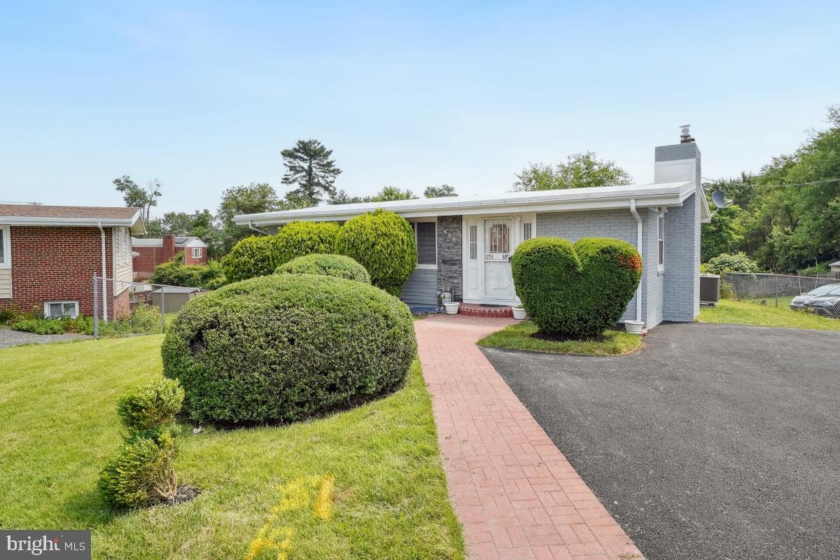 409 University Boulevard W photo 2