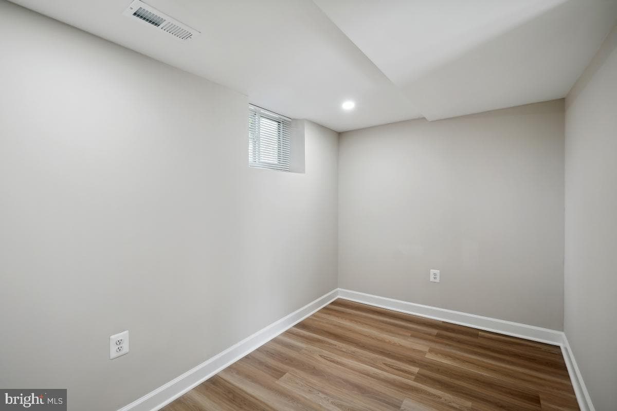 409 University Boulevard W photo 24