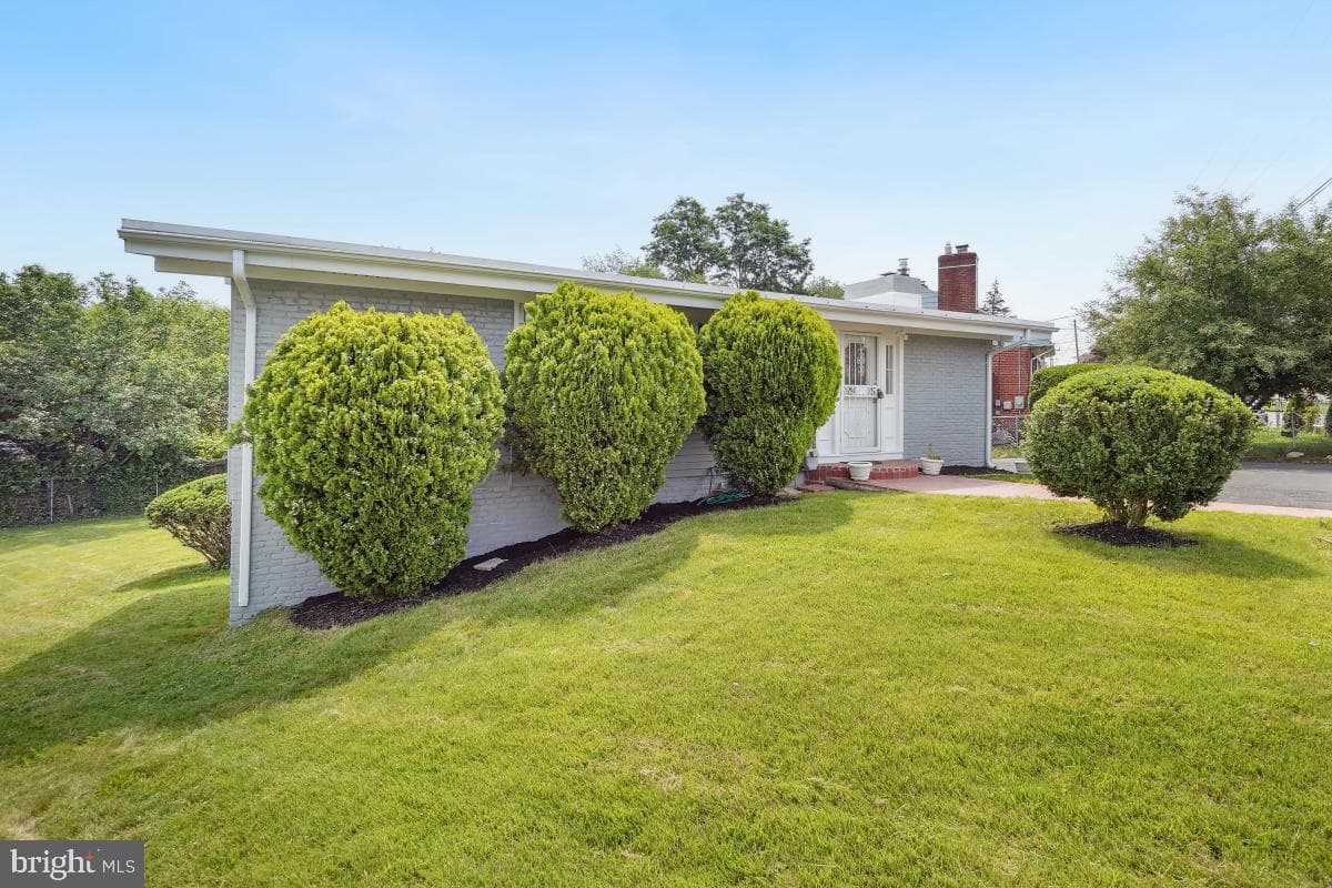 409 University Boulevard W photo 27