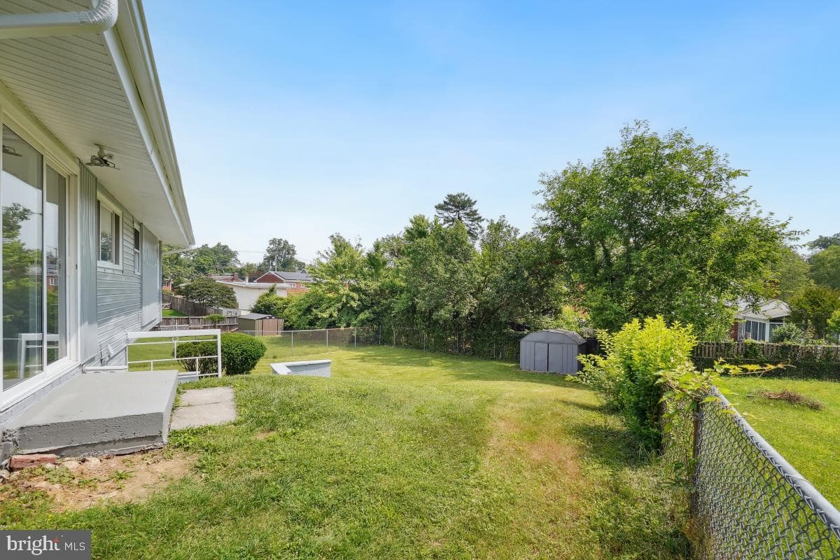 409 University Boulevard W photo 29