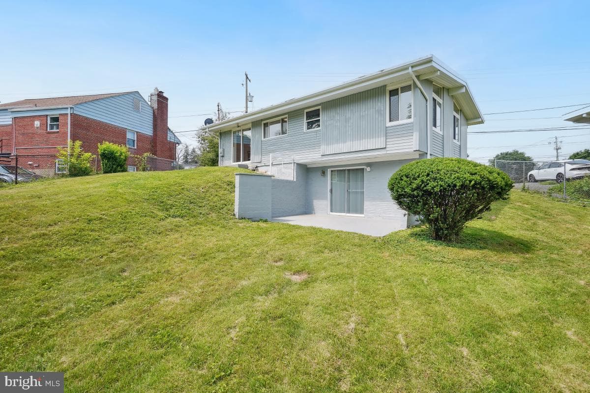 409 University Boulevard W photo 30