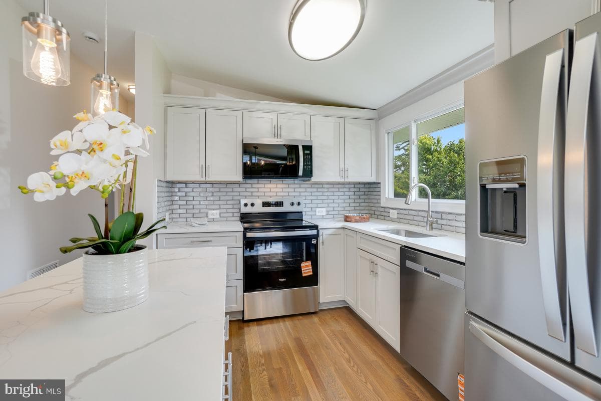 409 University Boulevard W photo 7