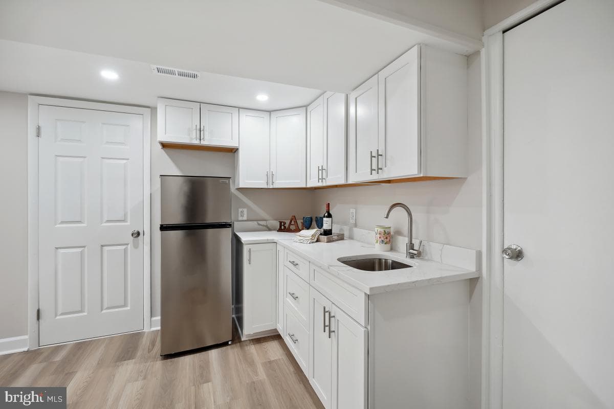 409 University Boulevard W photo 8