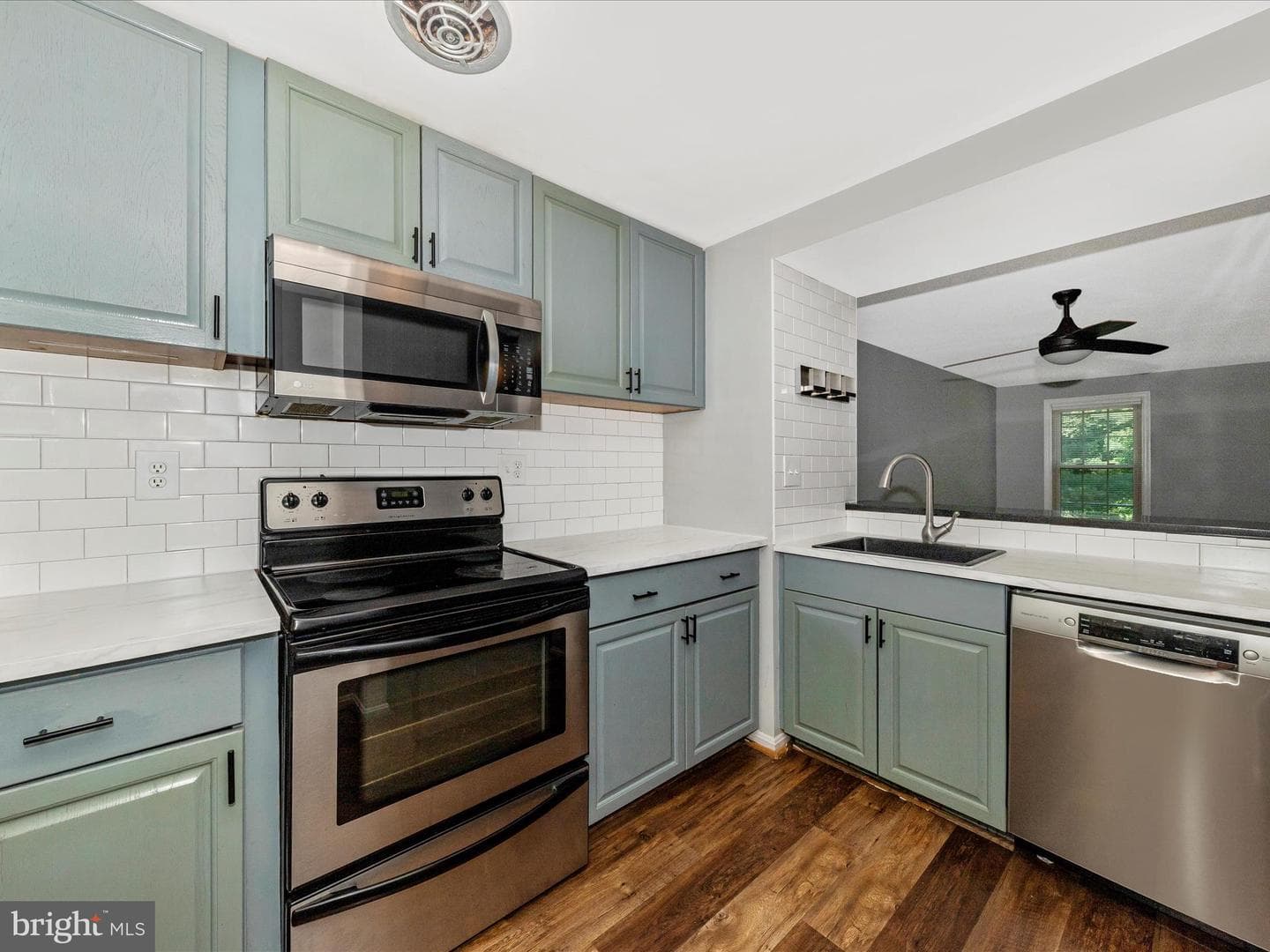 20541 Strath Haven Drive photo 3