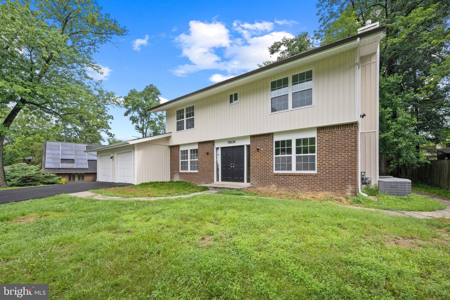 18624 Queen Elizabeth Drive photo 3