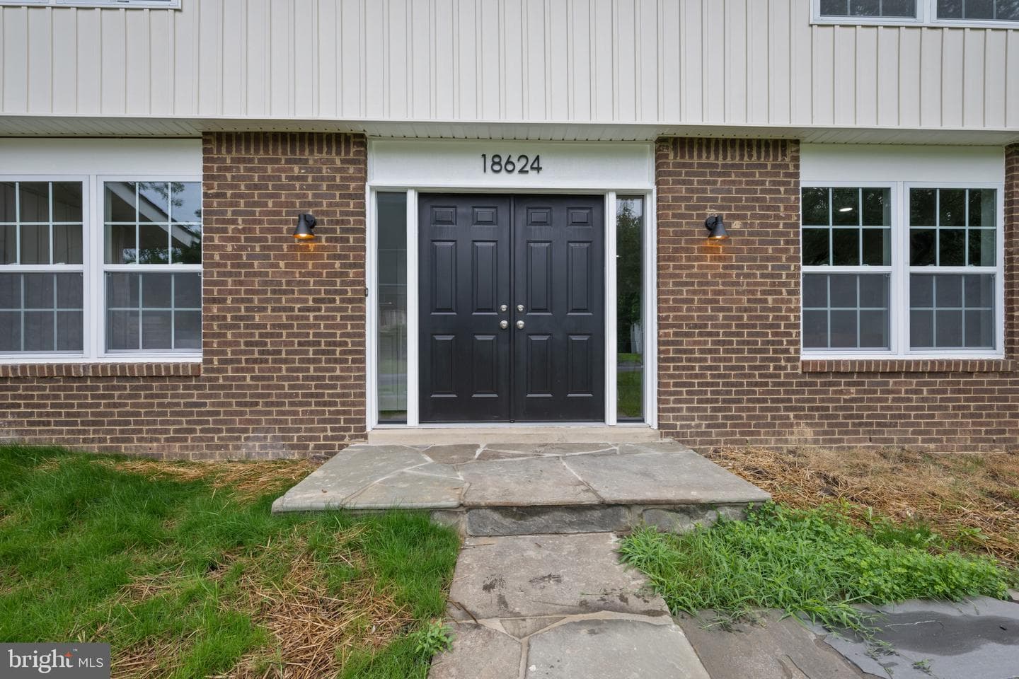18624 Queen Elizabeth Drive photo 4