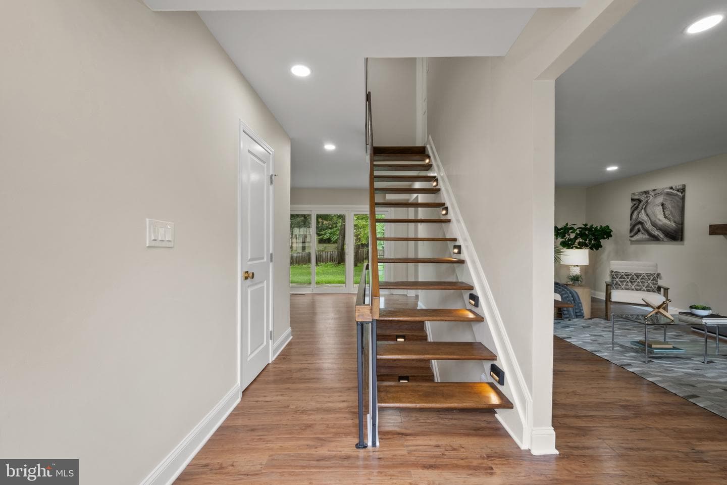 18624 Queen Elizabeth Drive photo 5