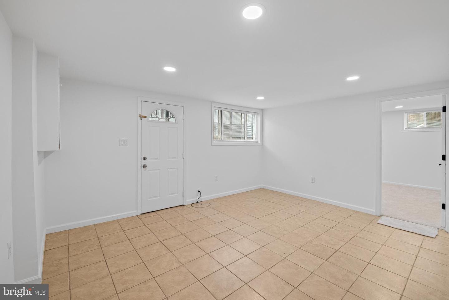 950 E West Highway photo 29