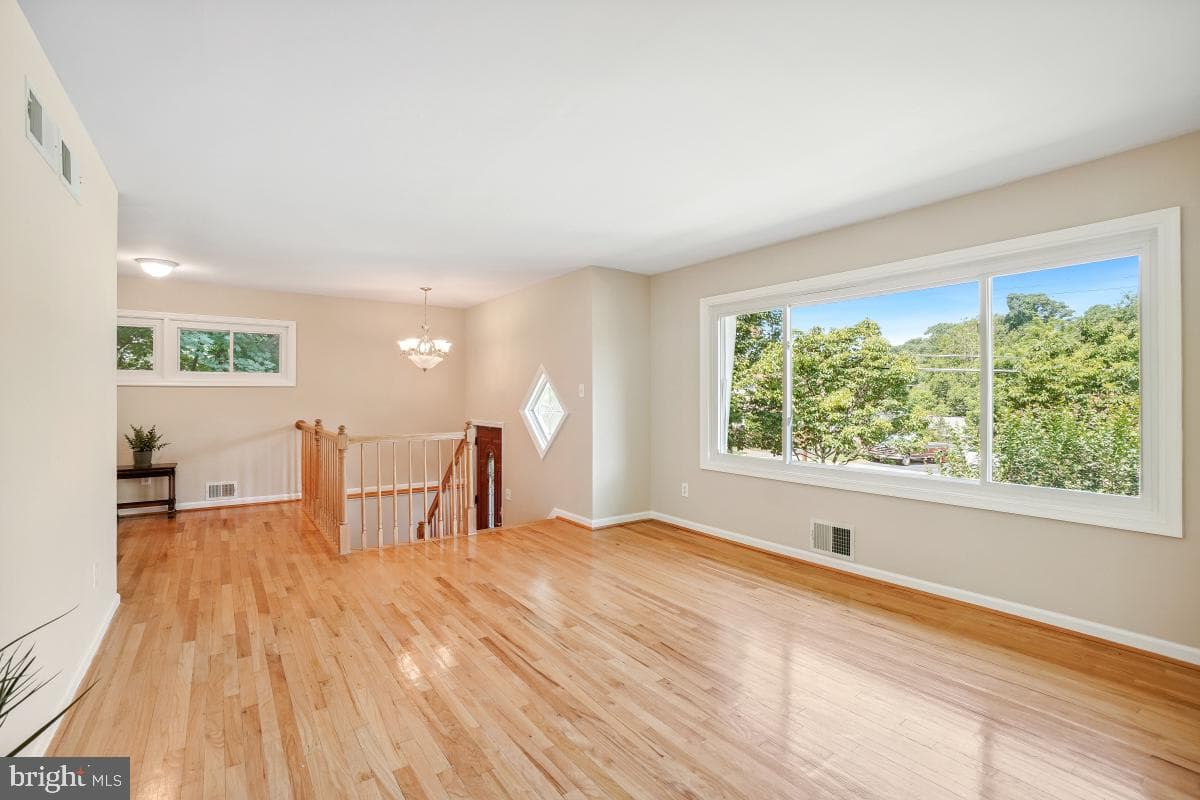 404 Hull Place photo 12