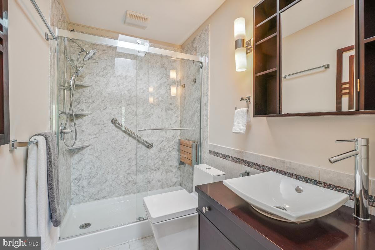 404 Hull Place photo 16