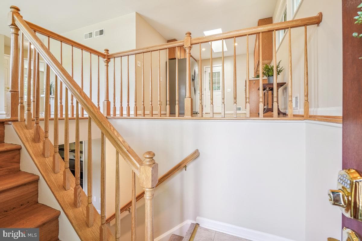 404 Hull Place photo 3