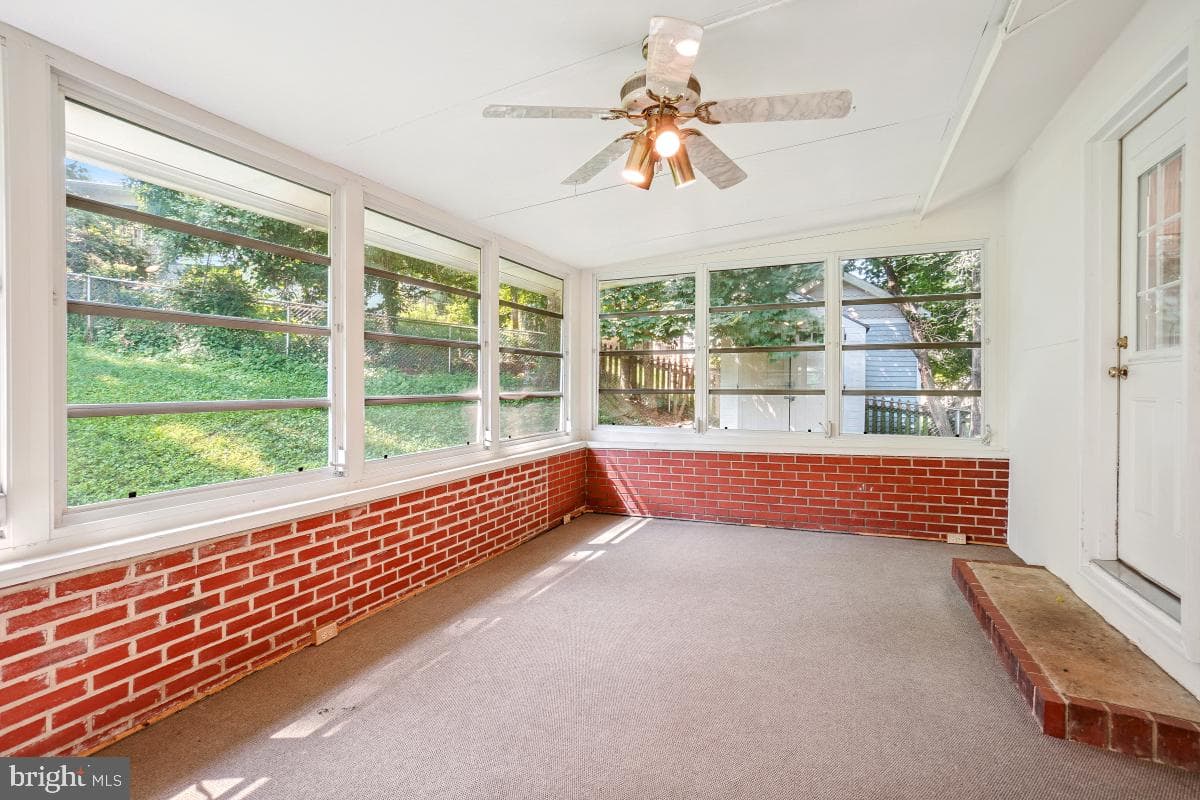 404 Hull Place photo 5