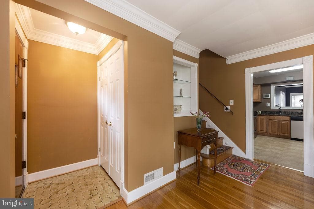 1516 Vivian Court photo 3