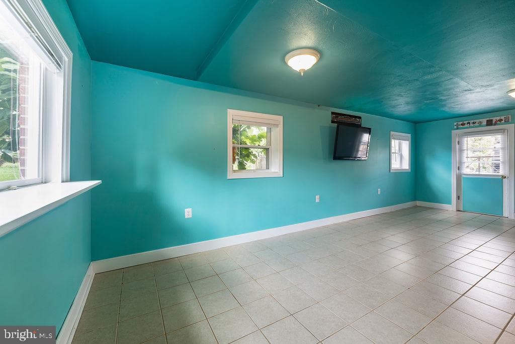1516 Vivian Court photo 34