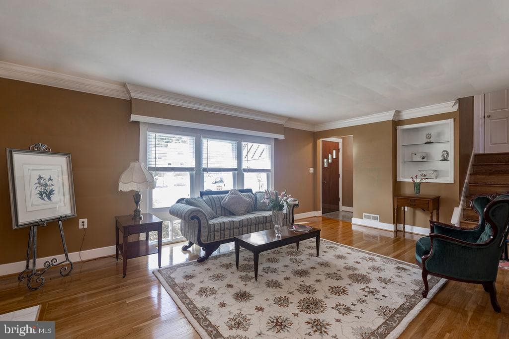 1516 Vivian Court photo 4