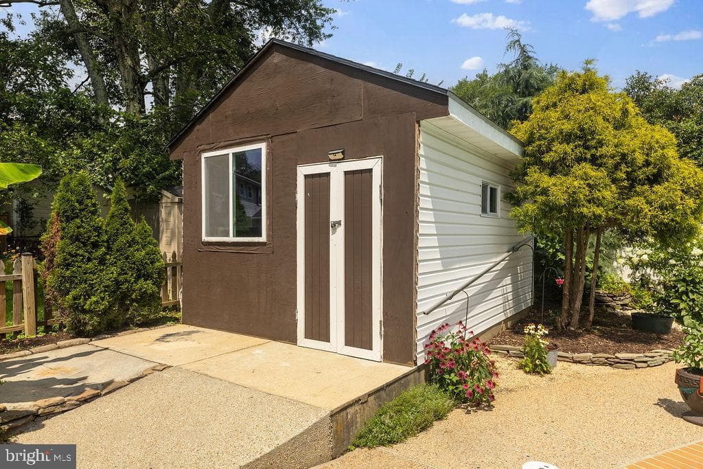 1516 Vivian Court photo 43