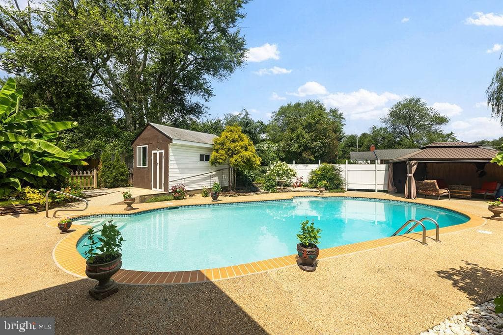 1516 Vivian Court photo 49