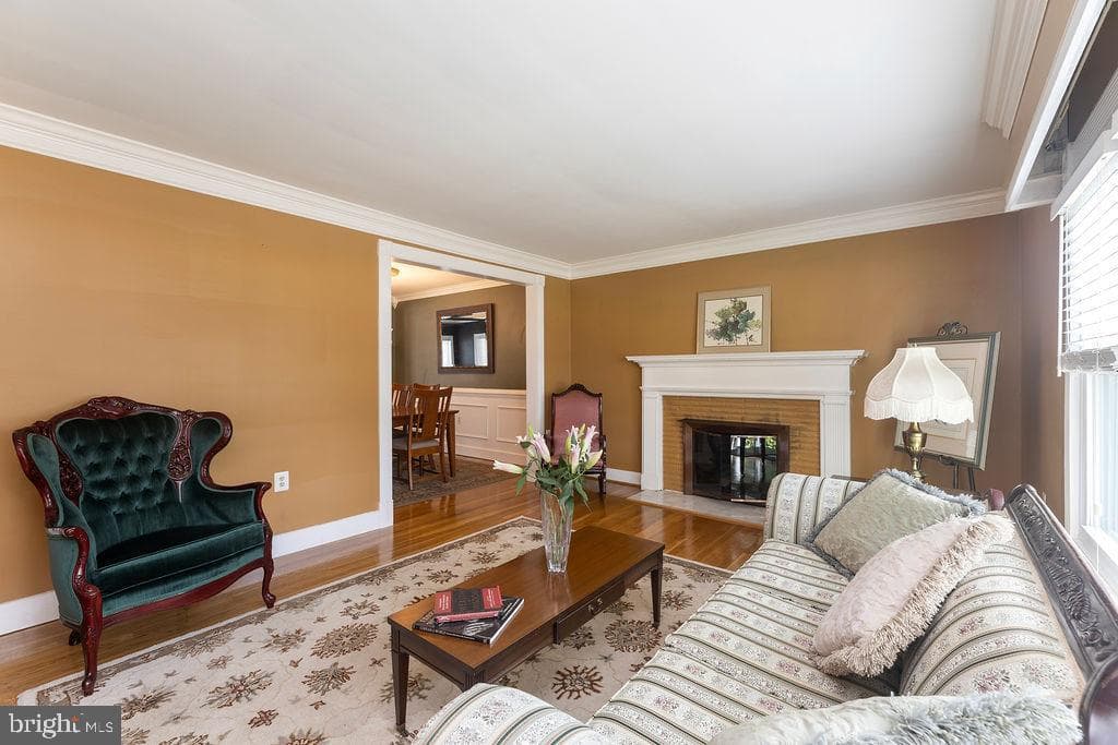1516 Vivian Court photo 5