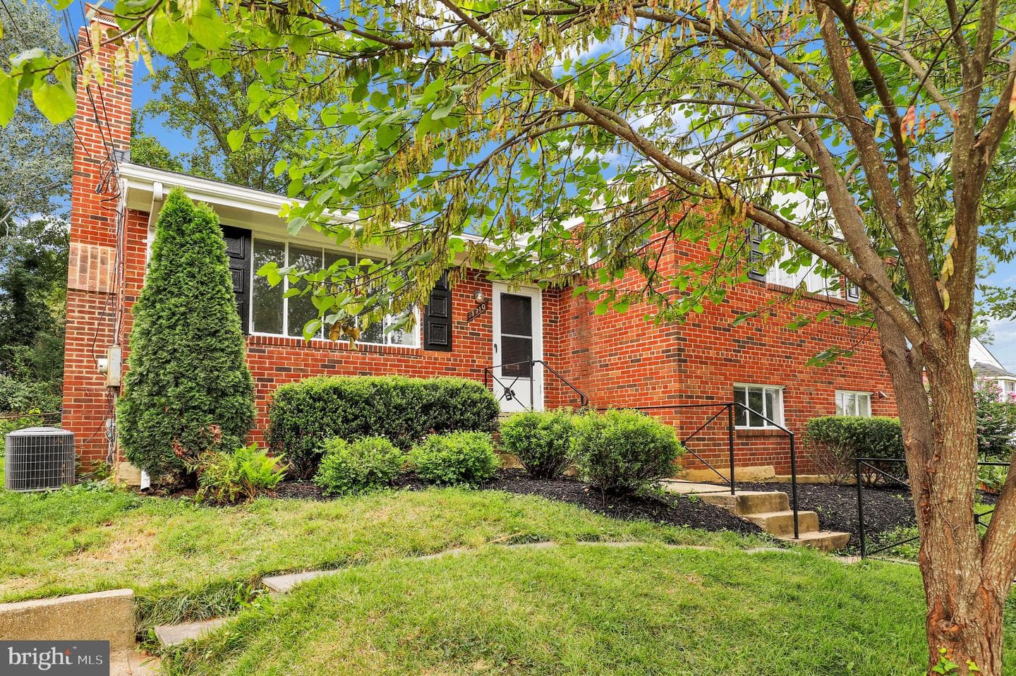 1710 Glenpark Drive photo 2