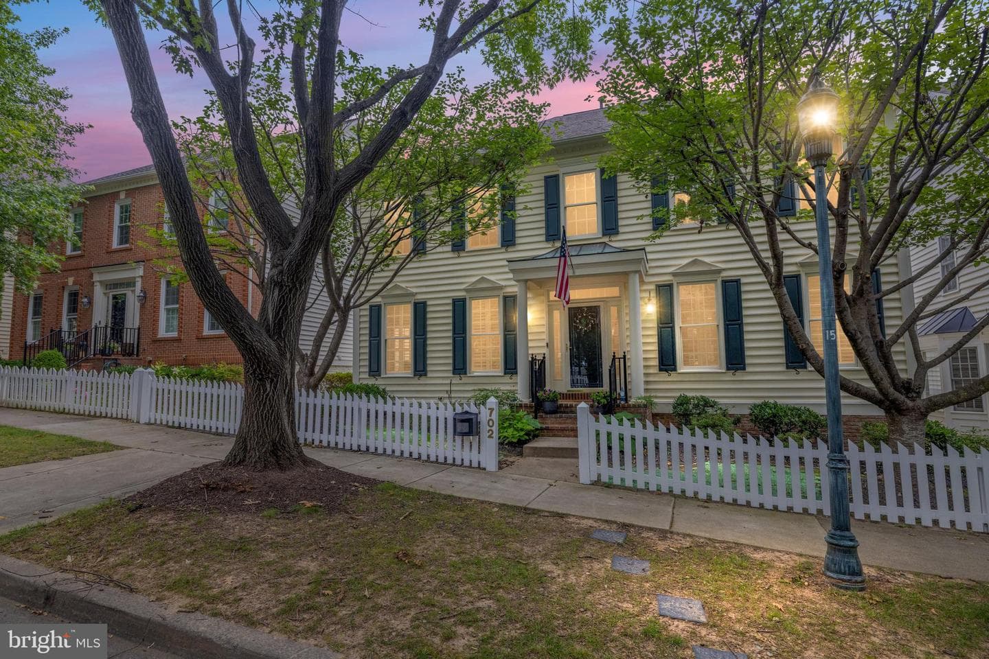702 Linslade Street photo 2