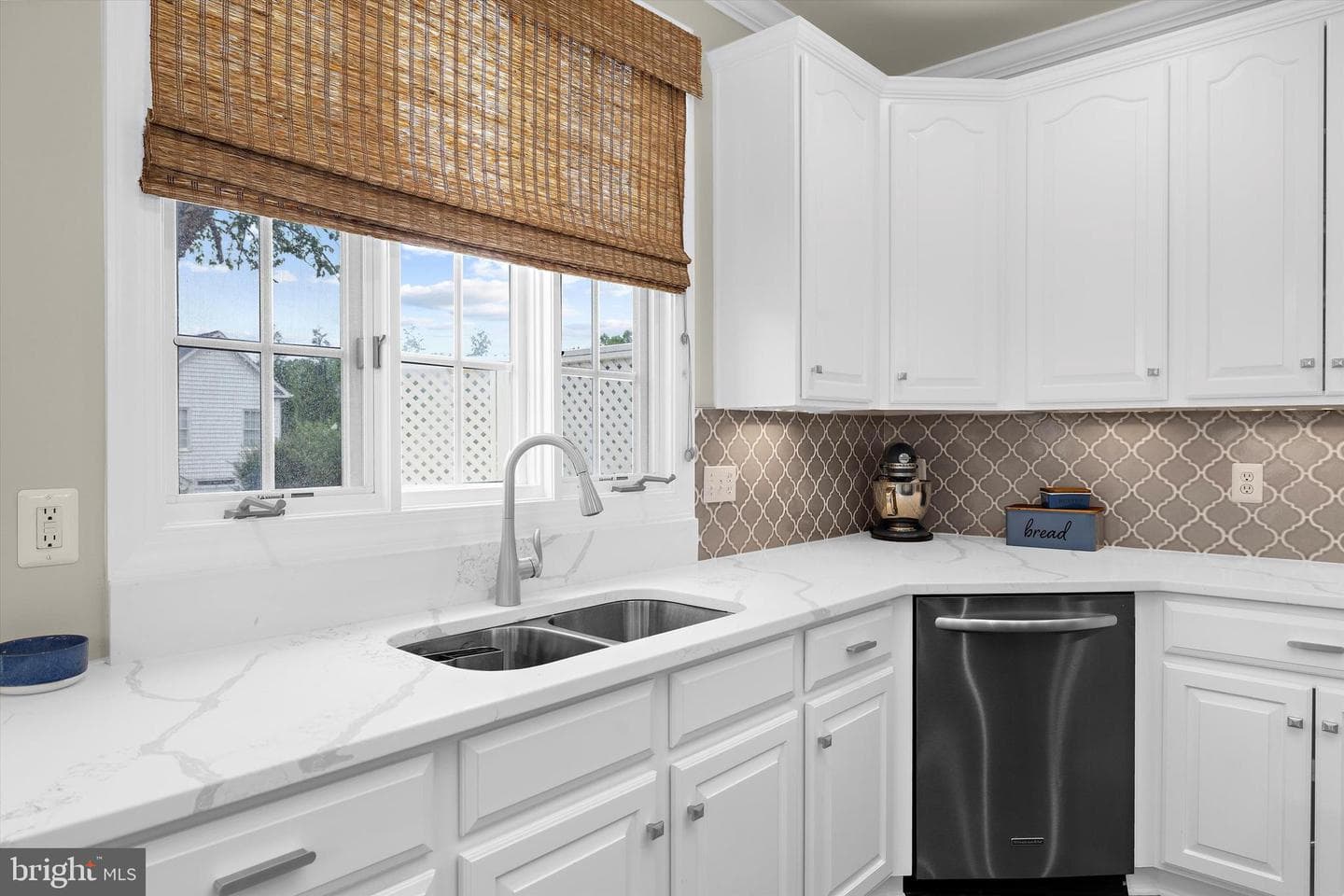 702 Linslade Street photo 22