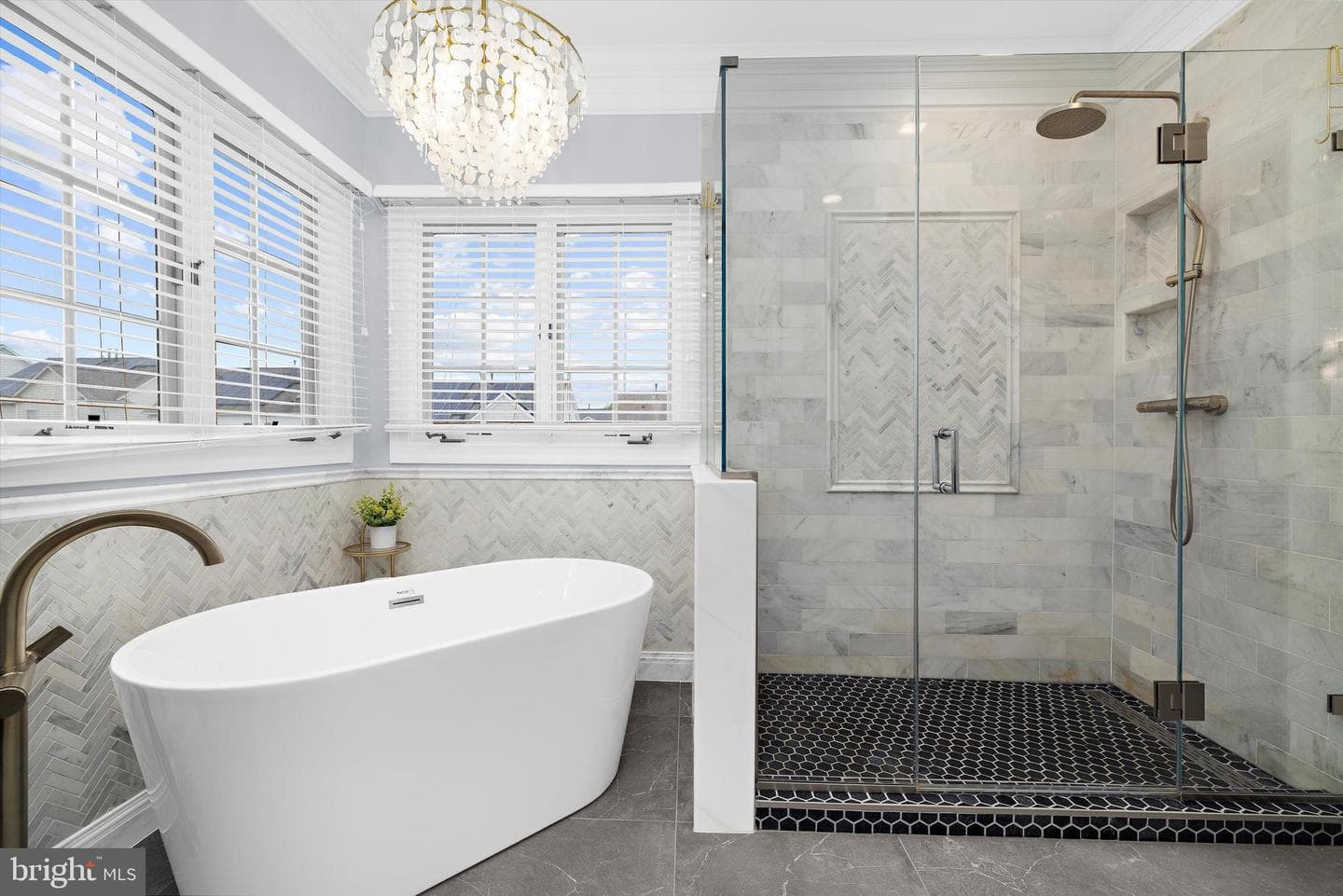 702 Linslade Street photo 36