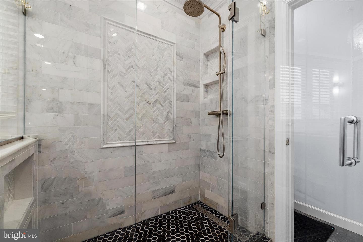 702 Linslade Street photo 38