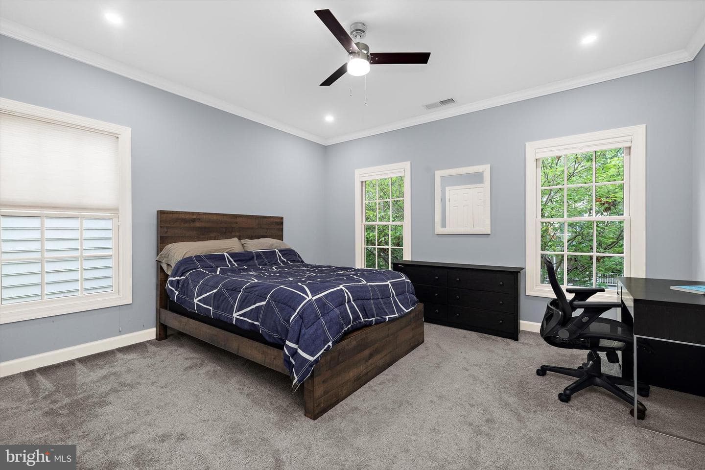 702 Linslade Street photo 39
