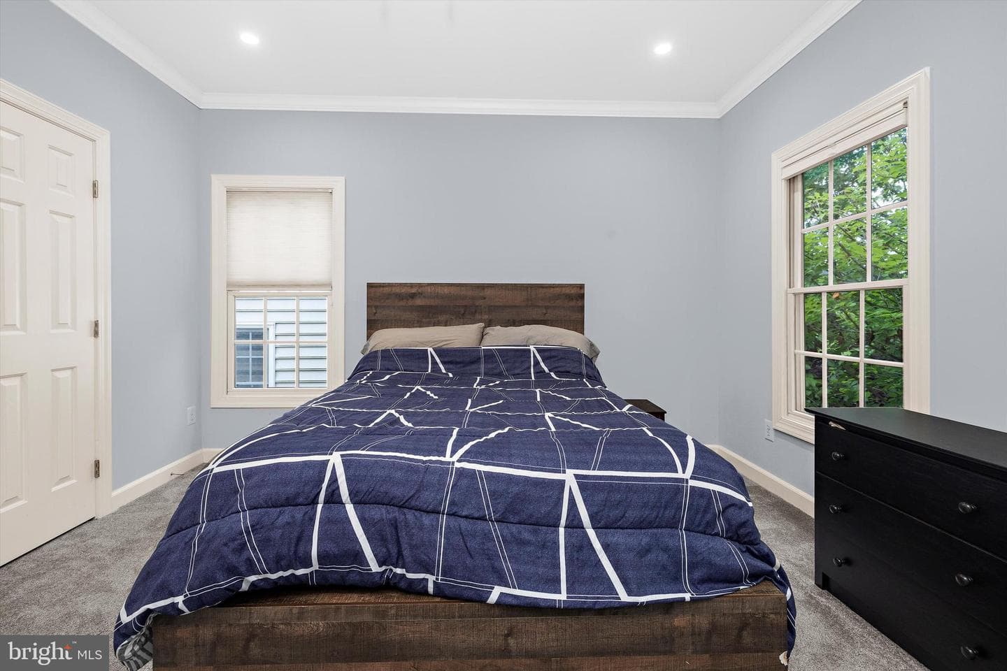 702 Linslade Street photo 40