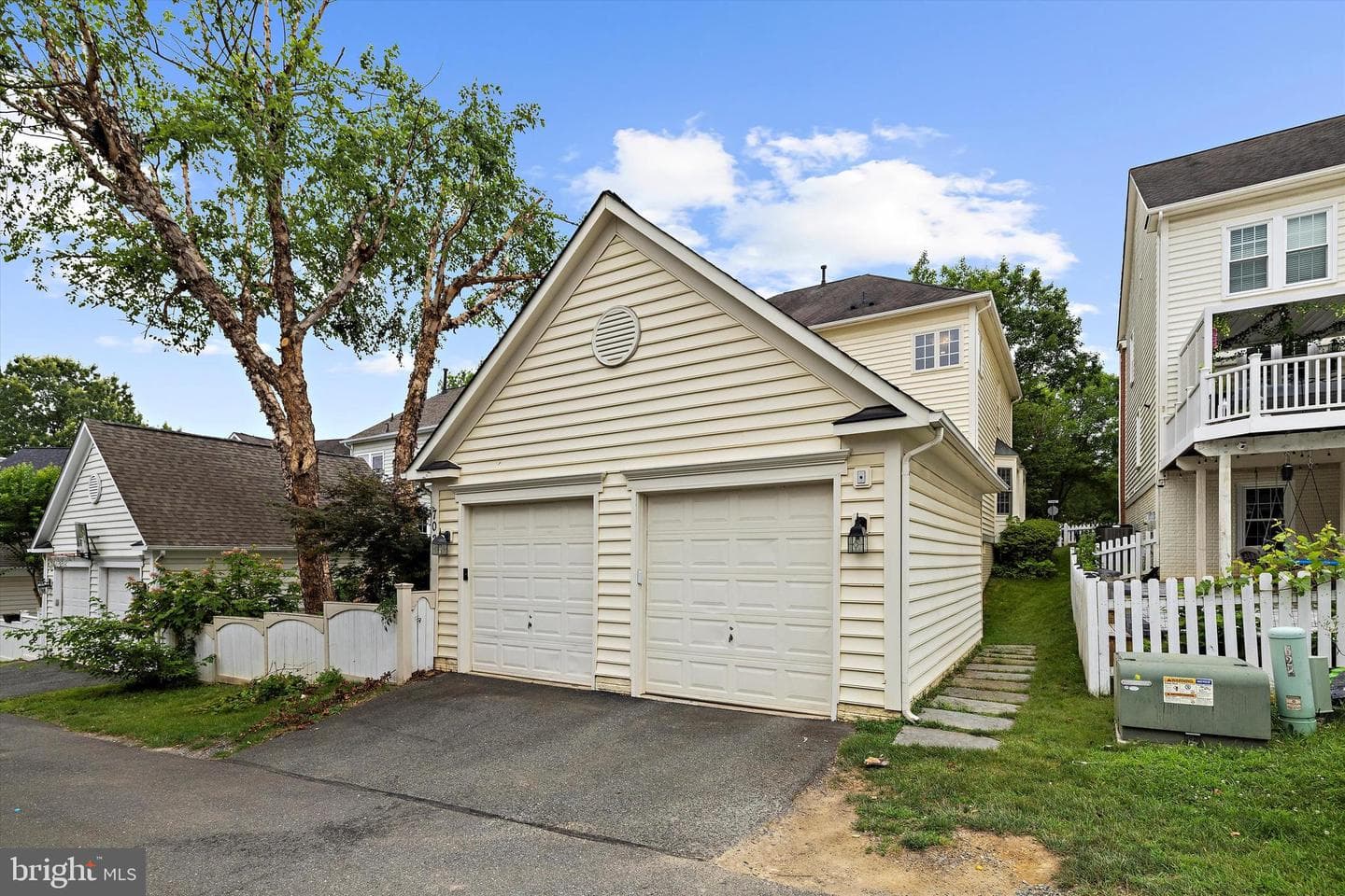 702 Linslade Street photo 67