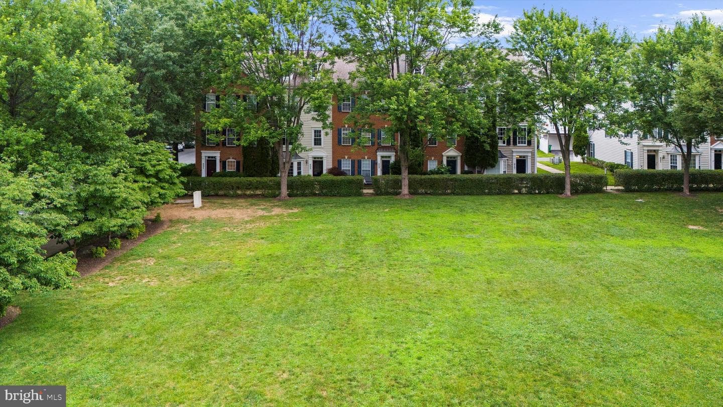 702 Linslade Street photo 82