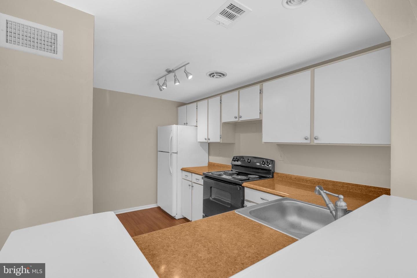 9441 Chadburn Place photo 4