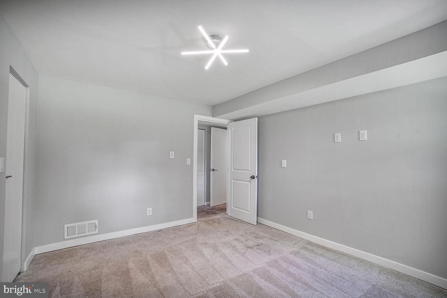 716 Downs Drive photo 16