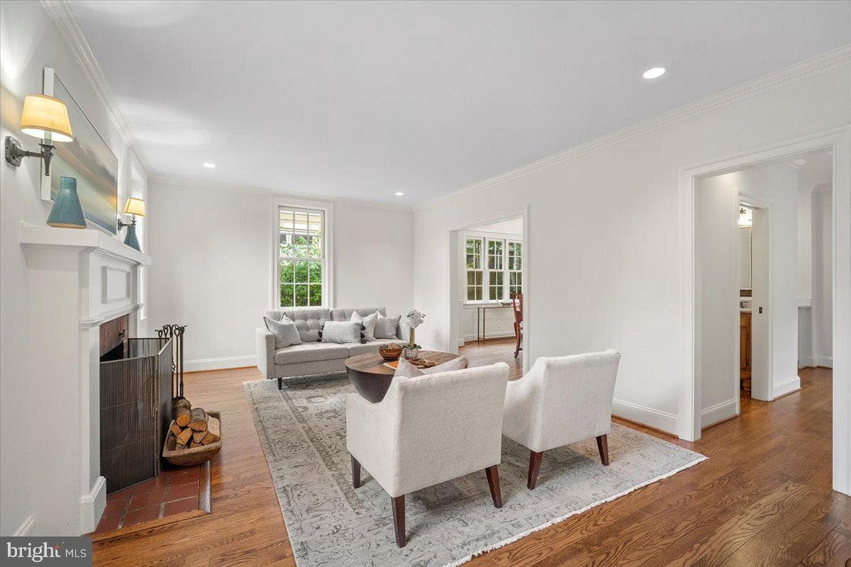 4615 Hunt Avenue photo 8