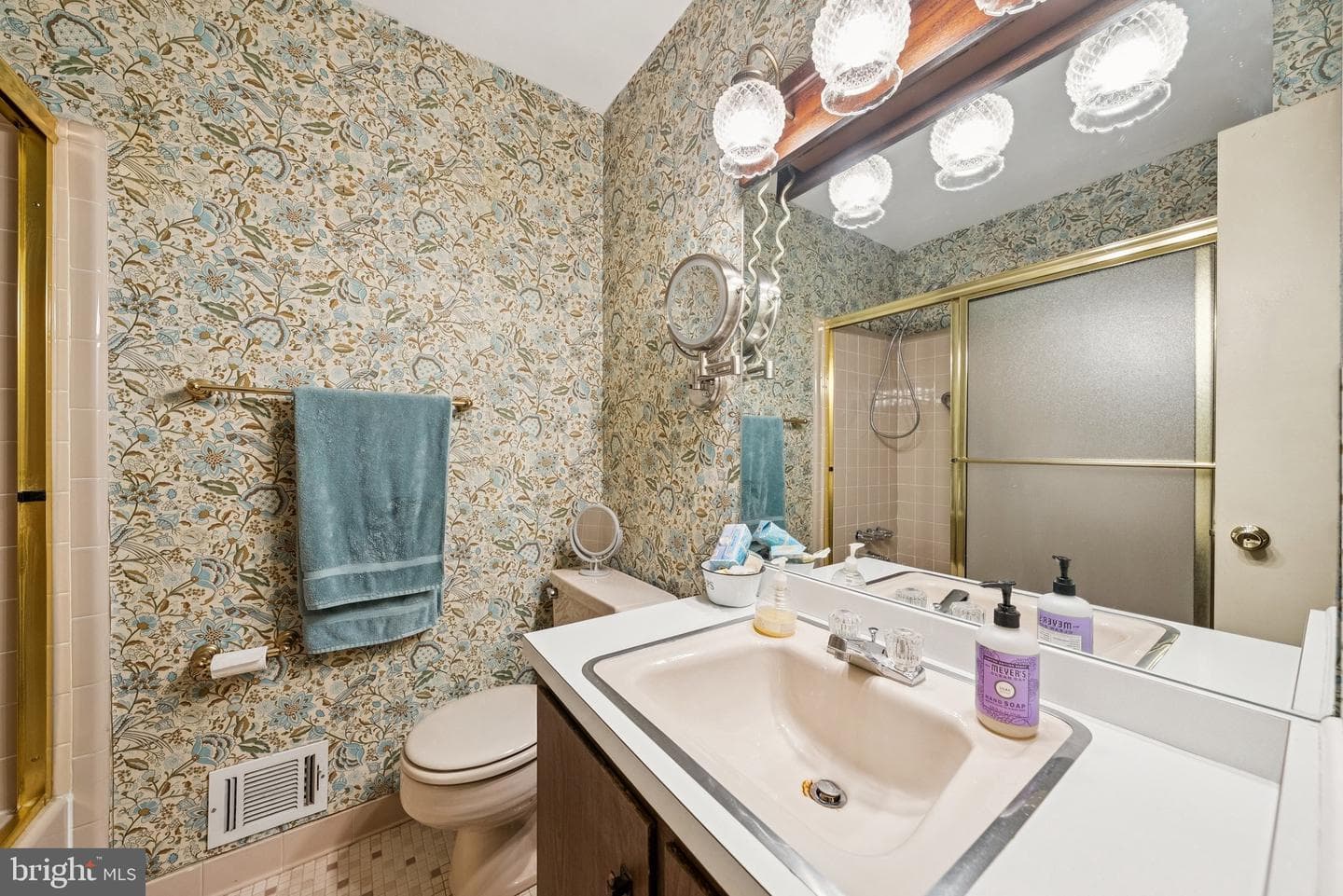 889 Diamond Drive photo 14