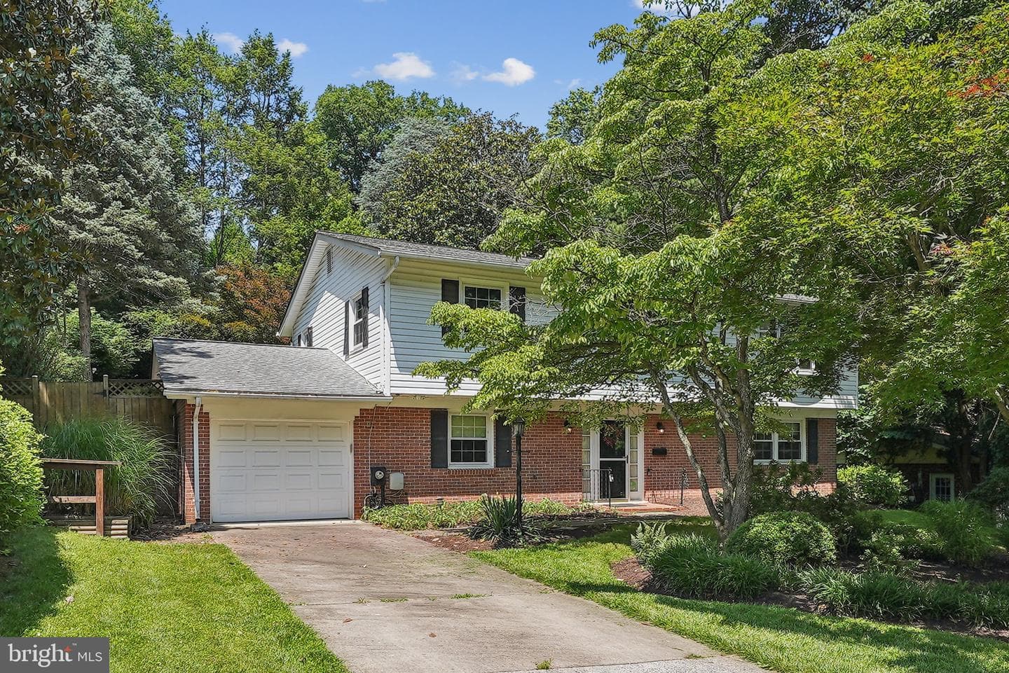 889 Diamond Drive photo 2