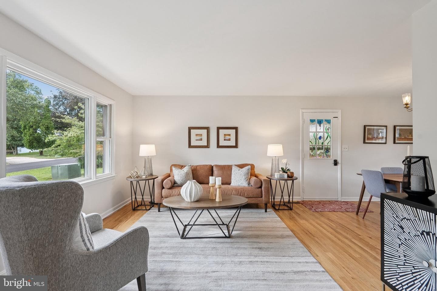 16829 Westbourne Terrace photo 2