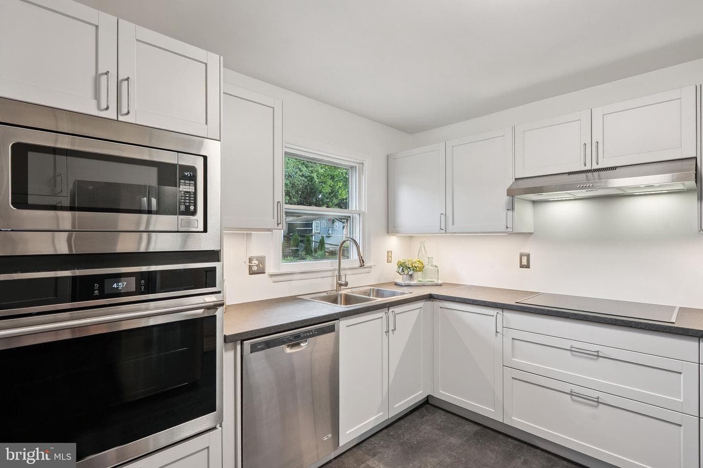 16829 Westbourne Terrace photo 3