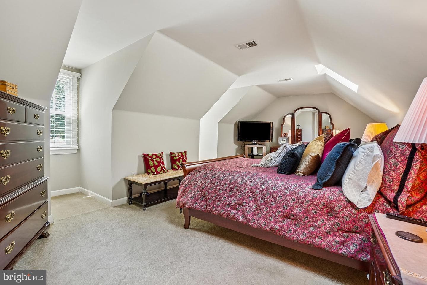 616 Silverstone Court photo 32