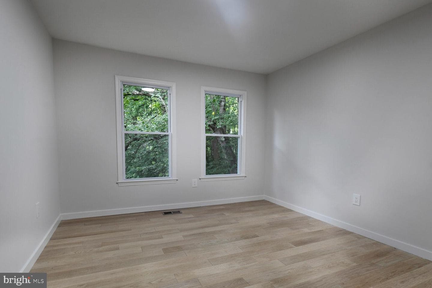 4984 Cloister Drive photo 14