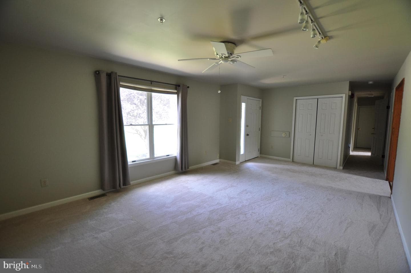 23309 Woodfield Road photo 16