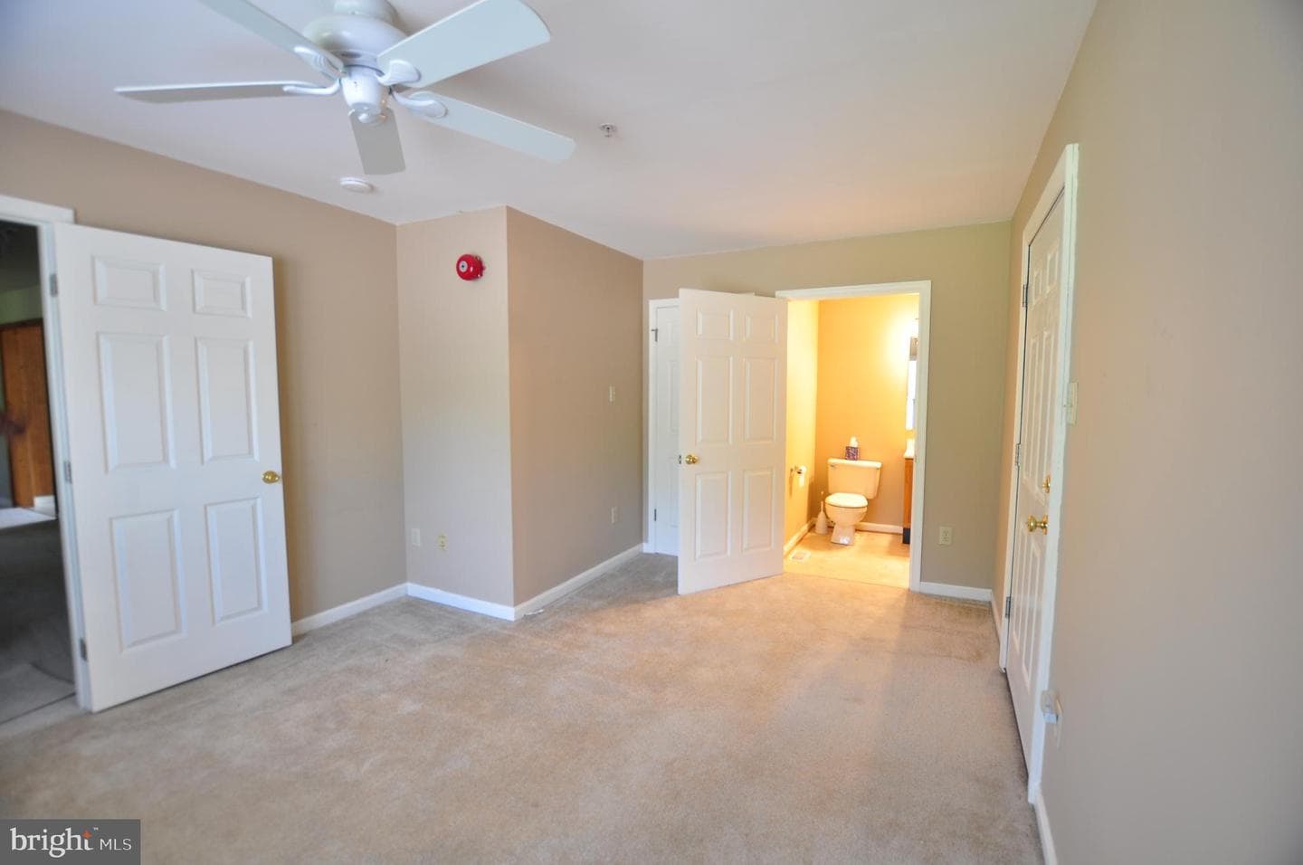 23309 Woodfield Road photo 19